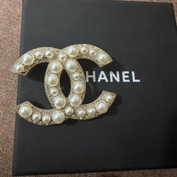 Chanel gold brooch - Picture 3 of 6